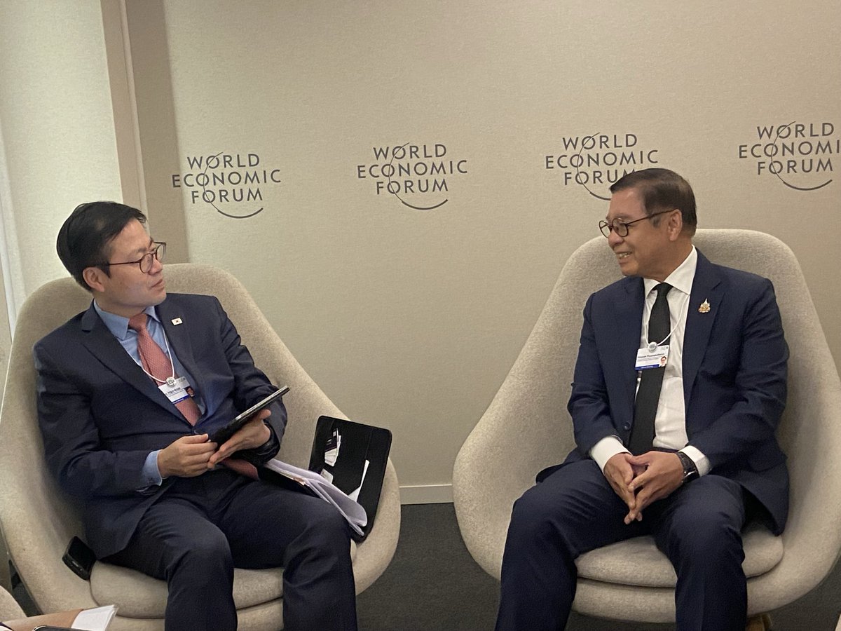 MFAThai's tweet image. FM @SihasakPh met the Trade Minister of the ROK on the sidelines of #WEF26 in #Davos. Both sides agreed to boost Thailand–ROK trade &amp;amp; investment and accelerate the conclusion of the Thailand–ROK #CEPA, with Thailand reaffirming full support for Korean investment. (20 Jan 2026)