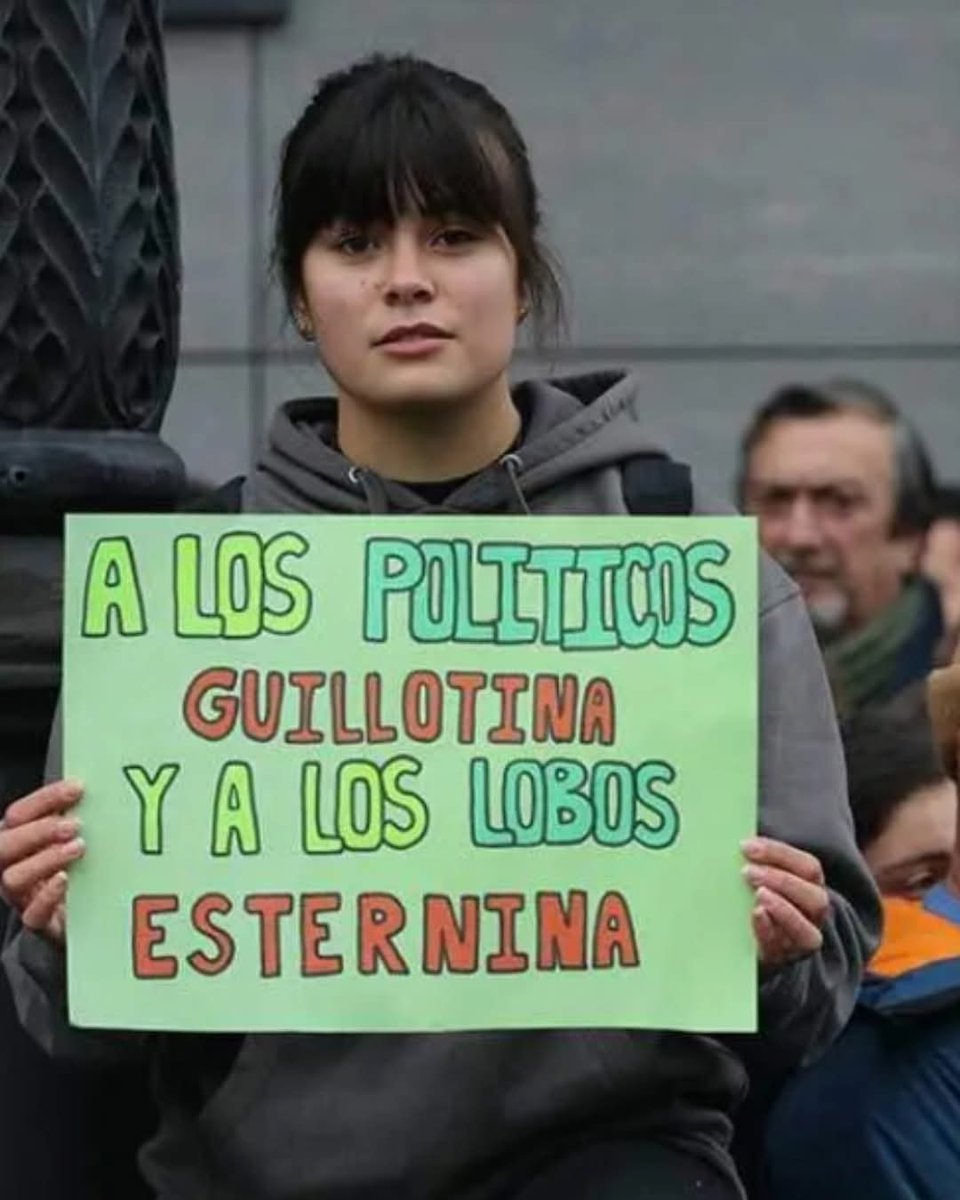 En #Asturias hay 29.847 explotaciones ganaderas.

¿Sabéis cuántos ganaderos han solicitado ayudas para la construcción de cercados, pastores eléctricos o adquisición de perros para la defensa del ganado? Sólo 136.

Prefieren recurrir al #veneno, antes que proteger a sus animales.