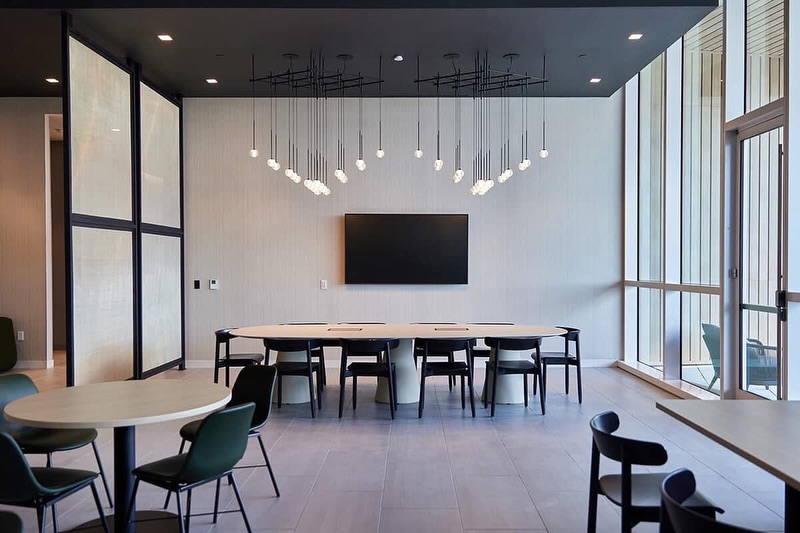 #ONE22ONE offers 373,000 square feet of Class AA #luxuryoffice space in #downtownnashville that redefines the market with its luxurious amenities and beautiful designs. Contact @streamrealtypartners for more information at streamrealty.com. #gbtrealty