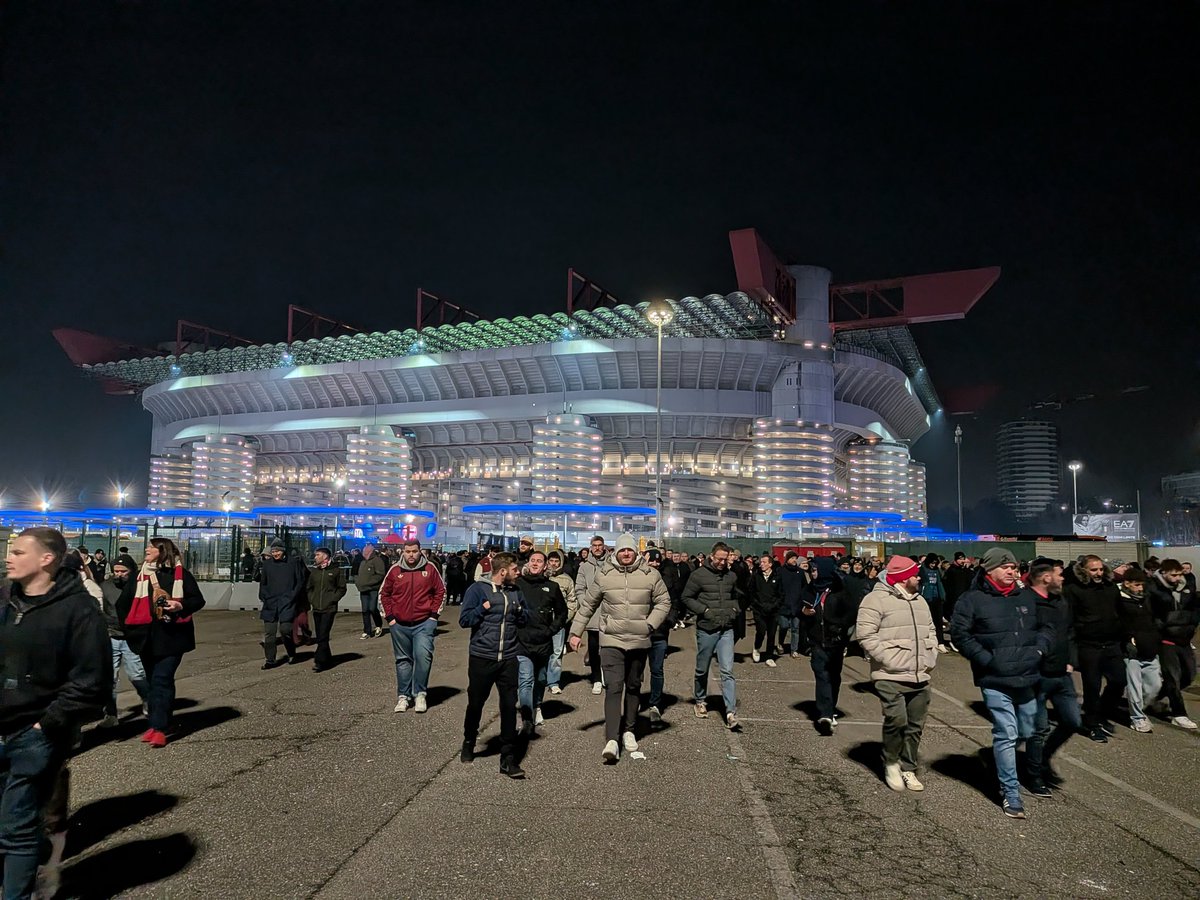 mark26bubble's tweet image. Finally back home after a great away day.