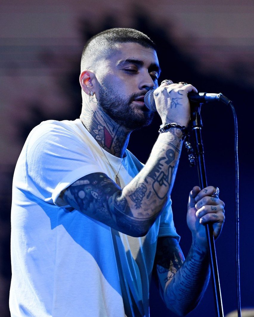 zjmdata's tweet photo. Breathtaking shots of ZAYN from the opening night of his residency in Las Vegas 🔥 https://t.co/XPnXjIcvUH