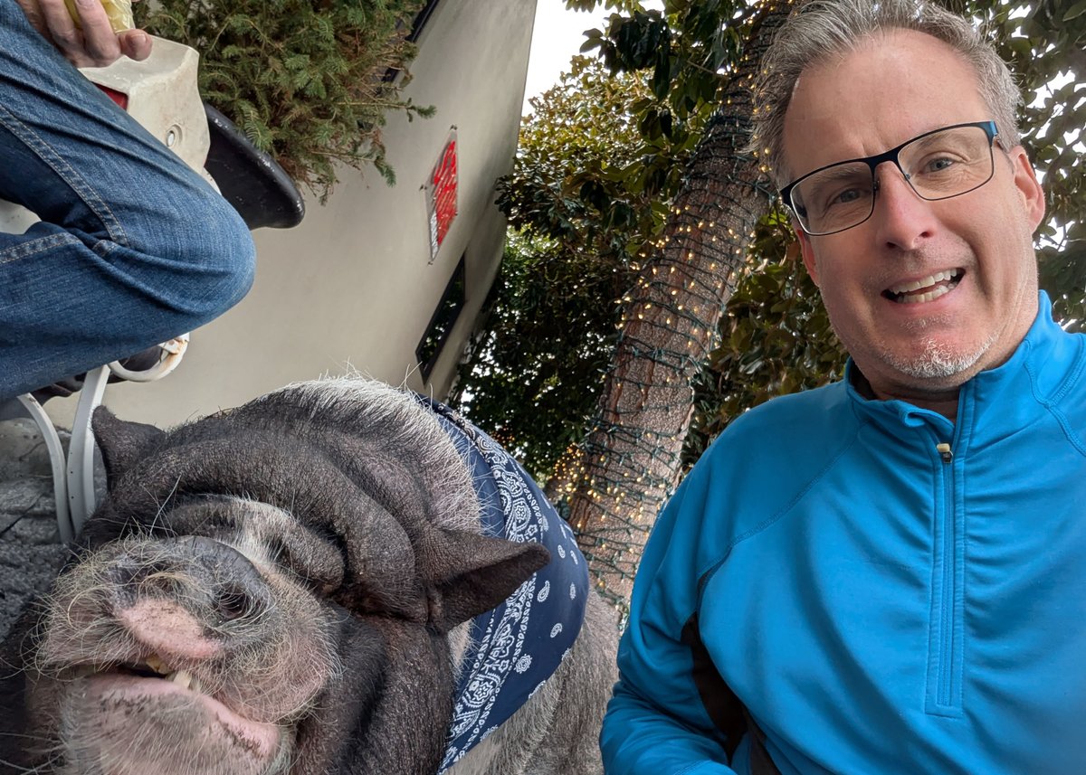 scottstoll's tweet photo. This is me and my neighbor, Billy Bob. Guess who I am! https://t.co/cofgPvvRiJ