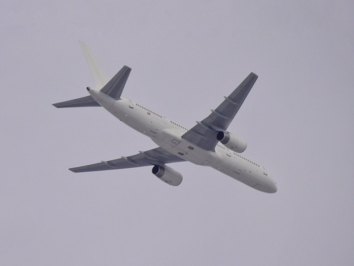 Drewbird_'s tweet photo. C-32B Gatekeeper 00-9001 (#AE0443) returning to its home at McGuire AFB after being refueled by a PA ANG KC-135
01.21.2026 https://t.co/uIJJ24dkme