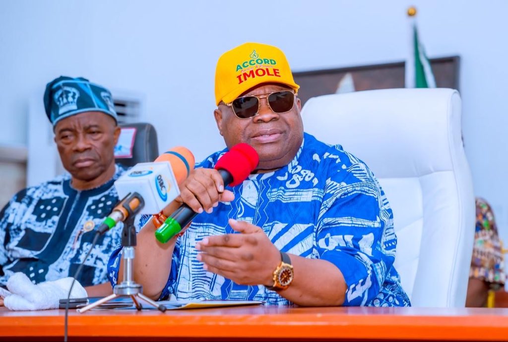 Osun_State_Gov's tweet photo. Governor Adeleke Pledges Support for NAFDAC, Encourages Whistleblowing Against Fake Drugs 

OSOGBO - 21/01/2026 - https://t.co/fRzeiXKpdK 

The Executive Governor of Osun State, Senator Ademola Adeleke has reaffirmed its commitment to working closely with the National Agency for Food and Drug Administration and Control (NAFDAC) to protect public health and eliminate counterfeit and substandard products across the state.

Speaking at the Government House, Oke-fia, Osogbo, while receiving the State Coordinator of NAFDAC, Osun State Chapter, and members of the management team, the Governor congratulated the new coordinator on the appointment and described the visit as timely, stressing the importance of collaboration between federal agencies and state governments.

The Governor noted that the activities of NAFDAC remain critical to public health, consumer protection and economic stability, particularly in addressing the growing menace of fake drugs, substandard food items and unregulated consumables that pose serious risks to lives and undermine confidence in the healthcare system.

Commending NAFDAC’s ongoing efforts in enforcement, regulation and public sensitisation, the Governor emphasised that effective regulation cannot be achieved in isolation, but through strong cooperation, intelligence sharing and engagement with security agencies and local communities.

Assuring NAFDAC of full support, Governor Adeleke said Osun State would continue to partner with the agency to strengthen enforcement, improve public awareness and ensure compliance with regulatory standards in markets and healthcare facilities across the state.

On NAFDAC’s request for inclusion in the State Security Council, the Governor acknowledged the relevance of regulatory agencies to broader security and public safety concerns, noting that the request would be carefully examined within the existing framework to enhance coordination and effectiveness.

Governor Adeleke further urged NAFDAC to intensify engagement with traders, manufacturers and residents, while calling on members of the public to act as whistleblowers by promptly reporting any outlet involved in the sale of fake drugs, stressing that the agency must carry out its duties diligently and transparently without compromise or inducement, in order to rid Osun State of fake drug dealers and safeguard lives.

Speaking earlier, the State Coordinator of NAFDAC, Mr Stephen Aina, appreciated the state governor for its support and partnership with NAFDAC.

 He explained that NAFDAC remains committed to ensuring that people consume only standard and safe products, including drugs and other regulated items, while also commending the state for the prevailing atmosphere of peace that has aided the agency’s activities.

Mr Aina further disclosed that the agency has been engaging in outreach programmes to educate and encourage young people to embrace entrepreneurship, advising them to always register their businesses as required by law. He, however, appealed to the government to further support the agency through the provision of logistics such as operational vehicles, staff quarters, and other essential needs to improve efficiency.

Signed:
Mallam Olawale Rasheed
Spokesperson to the Osun State Governor