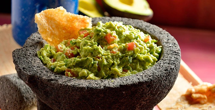 🥑 Para tu comida de hoy...
Un delicioso guacamole preparado con los frescos aguacates de Michoacán. ¡No hay mejor sabor! 😋
#Michoacán #elAlmadeMéxico #MichoacánSeVive