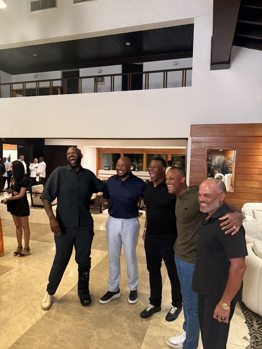 Adam Jones tweet media