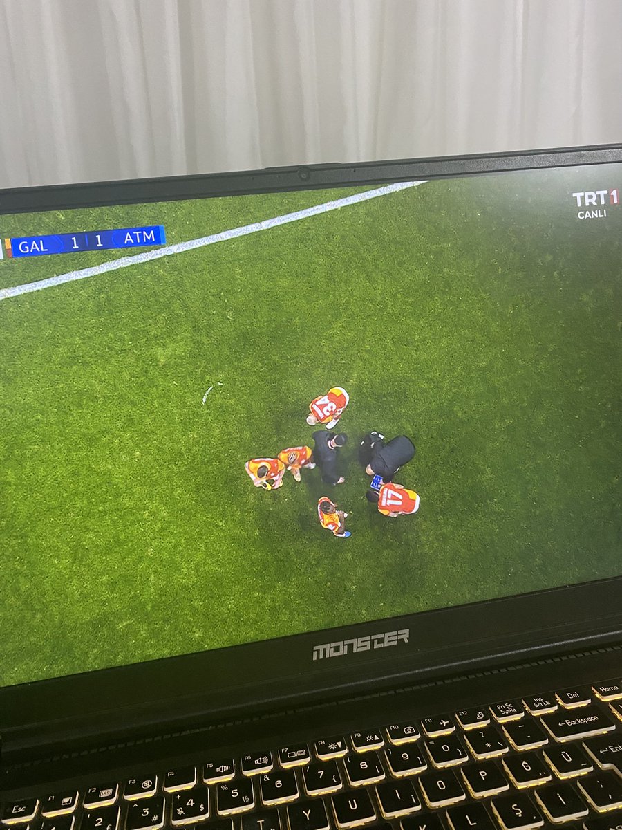 MiniVerdant's tweet photo. Ahh ah bu kamera açısının çok kötü anıları var… #GSvATL https://t.co/xJhkJlYuEb