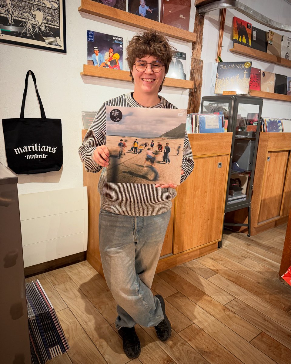 MariliansR's tweet photo. Sara, de AMOR LÍQUIDO, vino hace unos días a Marilians y se llevó el nuevo discazo de BUM MOTION CLUB 🎶🎶🎶
Muchas gracias ❤️
.
.
.
#amorliquido #bummotionclub #marilians #mariliansrecords #supportyourlocalrecordstore #vinilo #clientesmarilians https://t.co/a551lFTXf3