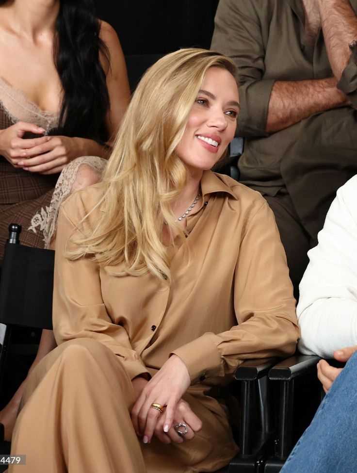 พิพรุปนี้คือพี่คนสวยตะโกน โคตรจะชุก้ามัมหมีของเด็กผู้หญิงมาก 😖 พูดลงท้ายคะขาทุกคำ ตั้งใจฟังเราพูด ยิ้มหวานๆ โอ้ย ร้อยทั้งร้อยตาย