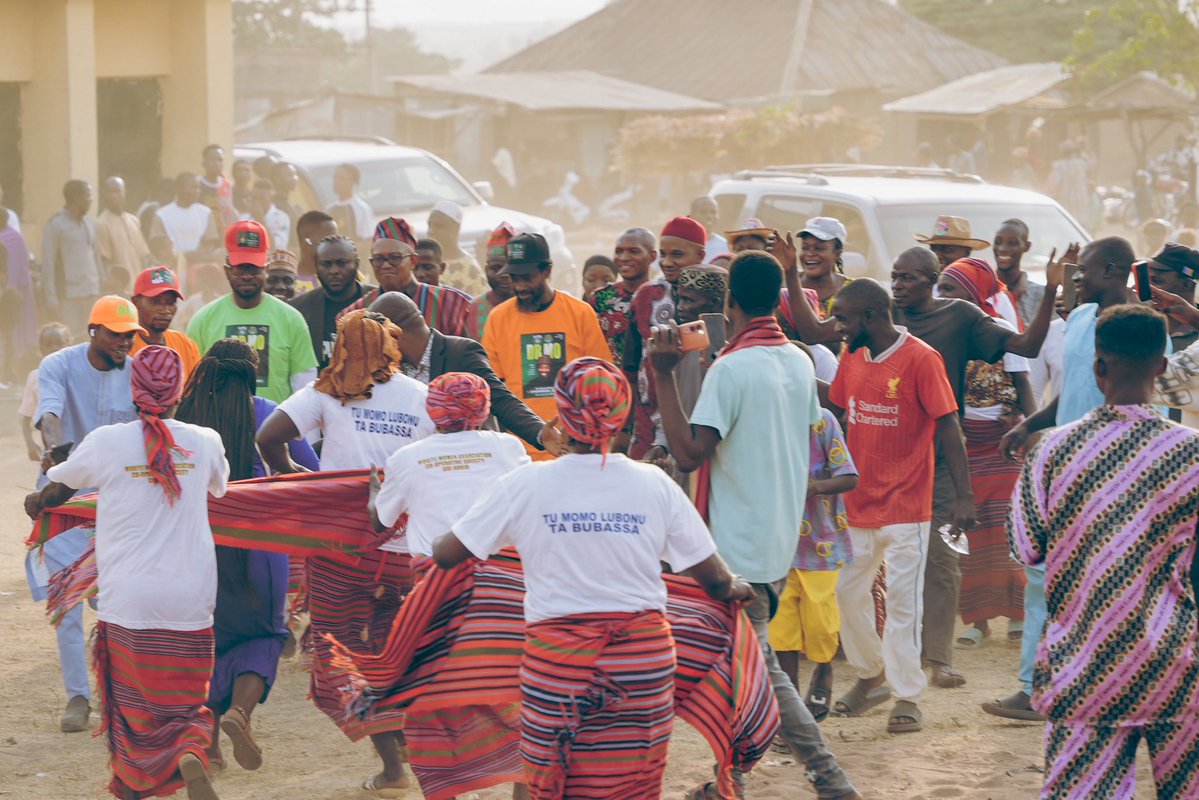 EstherUmoh10's tweet image. This was how the people of Bassa in Gowi, Abuja Municipal welcomed Peter Obi today.