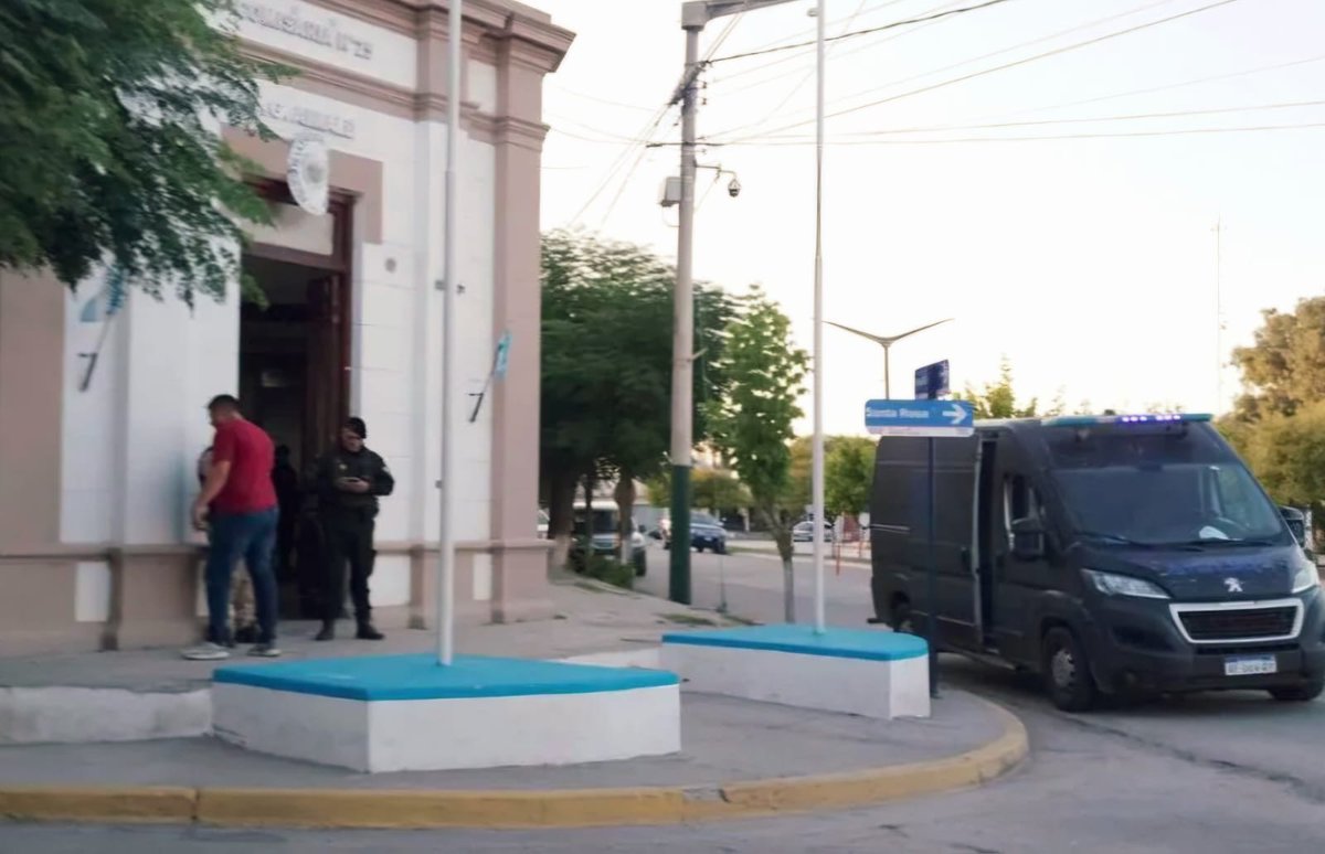 Una niña de 10 años fue gravemente herida en un violento hecho ocurrido en el paraje Los Peros
unabuenamañana.com.ar/una-nina-de-10…