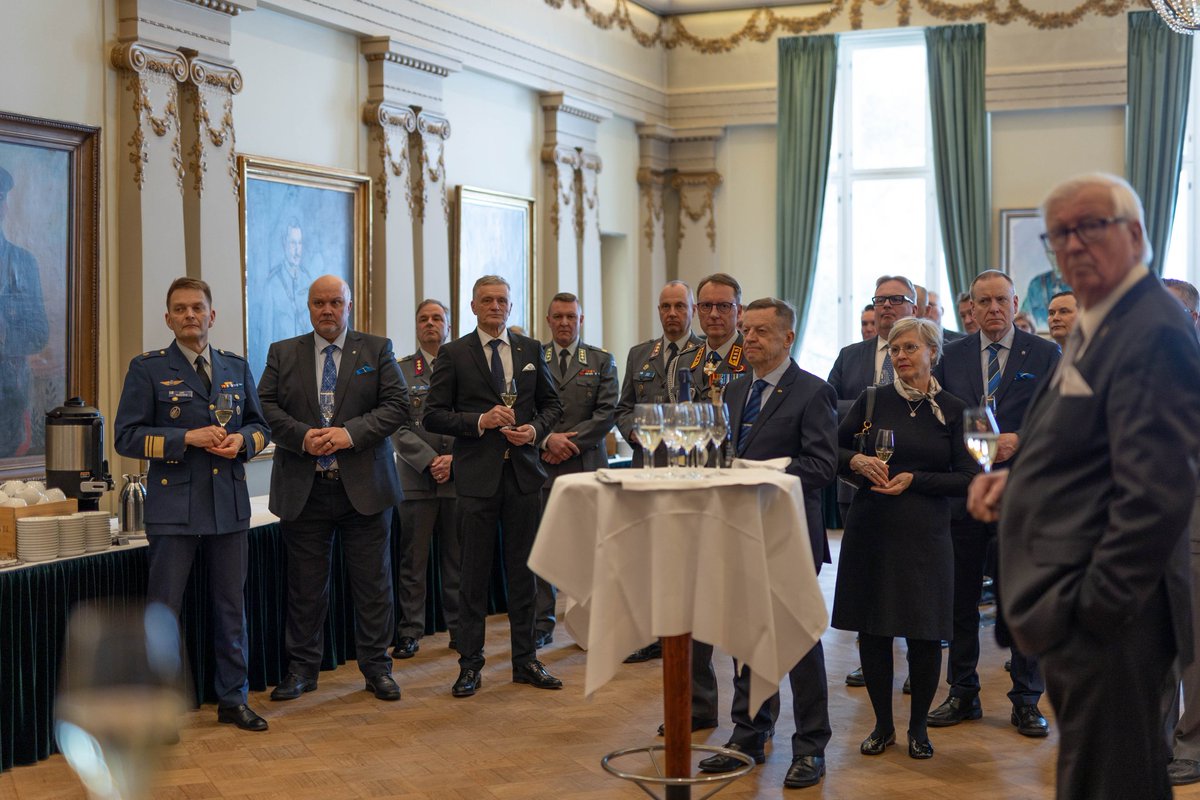 Vietimme tänään Suomen Reserviupseeriliiton uuden puheenjohtajan <a href="/tkuusiva/">Tuomas Kuusivaara</a> vaihtotilaisuutta Katajanokan kasinolla yhdessä maanpuolustusjärjestöjen ja yhteistyökumppaneiden kanssa.

Kuvat: <a href="/HavuTakamaa/">Havu Susanna Takamaa</a>