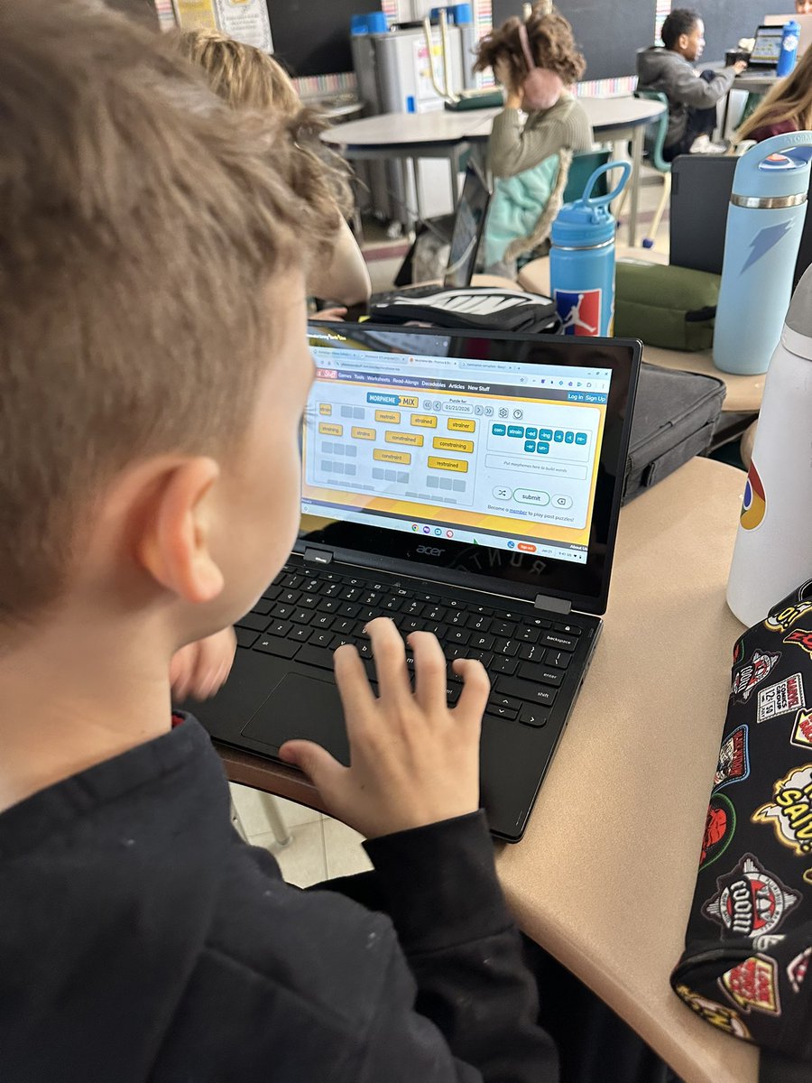 Karena Thompson tweet media