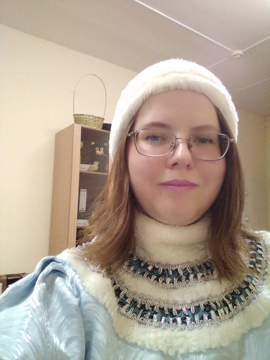 Нашла фотку с утренника когда мои ребята были еще в яслях, сама тогда Снегурочкой стала вот... мой первый год работы в качестве воспитателя, хах!