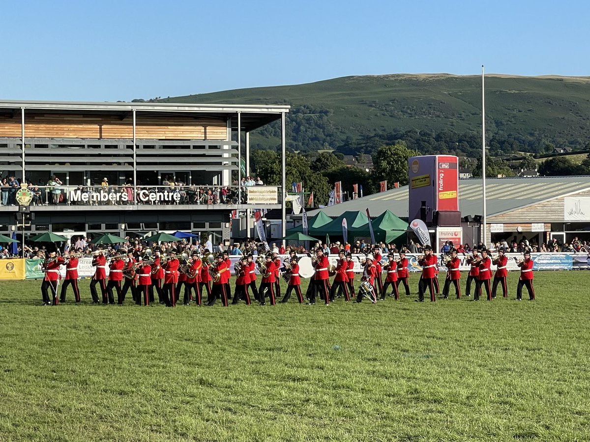 photosbyaliciax's tweet photo. The Regimental Band &amp; Corps of Drums of The Royal Welsh at the Royal Welsh Show in 2023
#RoyalWelshBand
#TheRegimentalBandandCorpsofDrumsofTheRoyalWelsh
#RegimentalBand #CorpsofDrums 
#ArmyBand #MilitaryBand 
#RoyalWelshShow #RoyalWelshShow2023
#RoyalWelshShowground https://t.co/JQHNqT5ytS