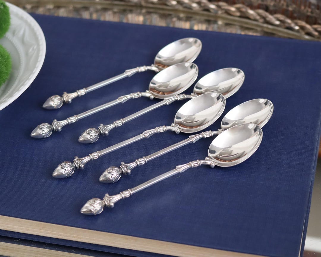 ArmoireAncienne's tweet image. 6x Small Coffee Spoons, Silver-Plated - CHRISTOPH WIDMANN Classique by ArmoireAncienne dlvr.it/TQTnw0 #CoffeeLovers #VintageSilver #EspressoSpoons #HomeDecor #FlatwareDesign