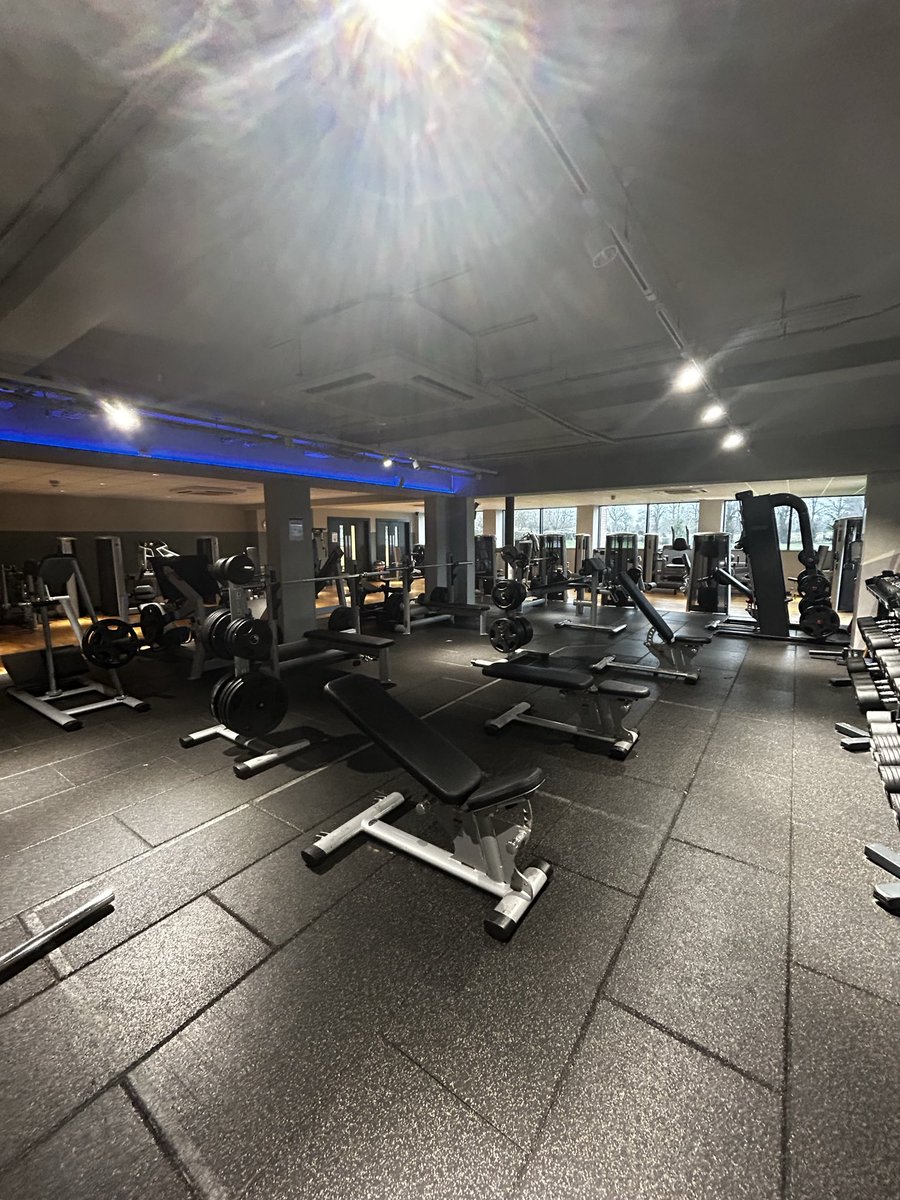 Empty gym today. 
Resolutions fade. 
We choose consistency, like investing: pound cost average into UK dividend stocks 📈

👉 patreon.com/thecompounding…  👈

#Investing #UKStocks #Dividends #StartInvesting #TheCompoundingClub #FinancialFreedom
