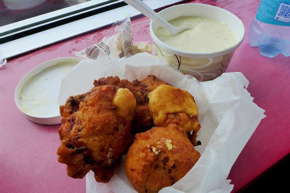 NewEnglandInfo's tweet photo. New England clam cakes and chowder from the retro Star Drive-In in Taunton, Mass. Absolutely delicious and done the right way!
Read more at https://t.co/0Jbtiqq7wH
#StarDriveIn #taunton @GuyFieri @FoodNetwork @PhantomGourmet @WickedBitesTV @TauntonToGo @southcoasttoday https://t.co/dRb7SaOGJF
