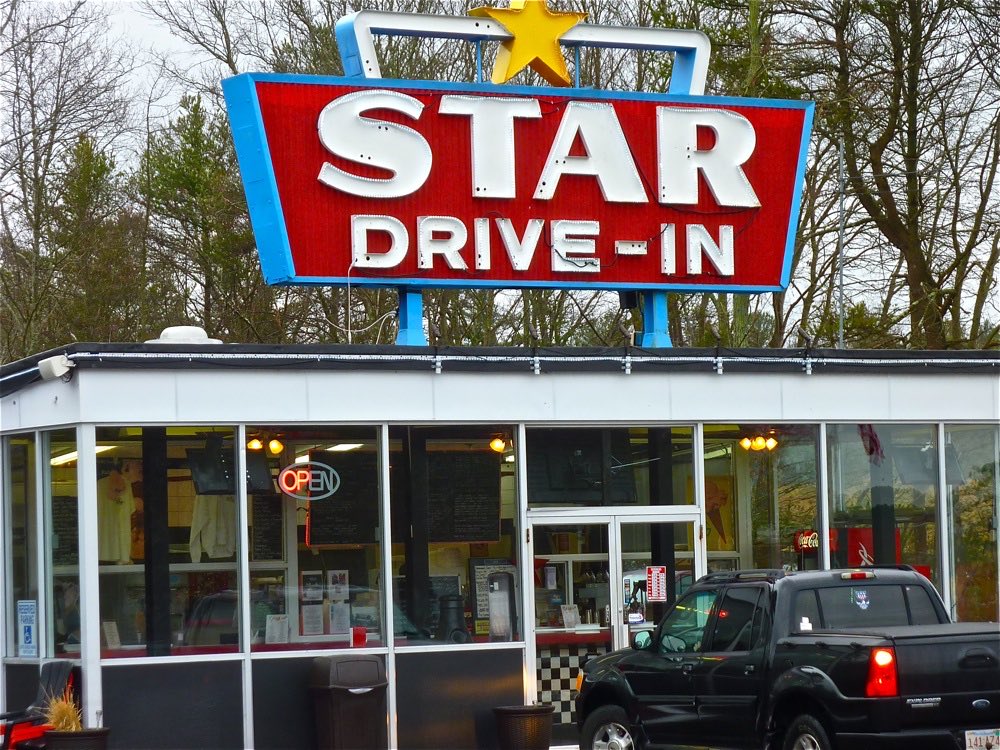 NewEnglandInfo's tweet photo. New England clam cakes and chowder from the retro Star Drive-In in Taunton, Mass. Absolutely delicious and done the right way!
Read more at https://t.co/0Jbtiqq7wH
#StarDriveIn #taunton @GuyFieri @FoodNetwork @PhantomGourmet @WickedBitesTV @TauntonToGo @southcoasttoday https://t.co/dRb7SaOGJF
