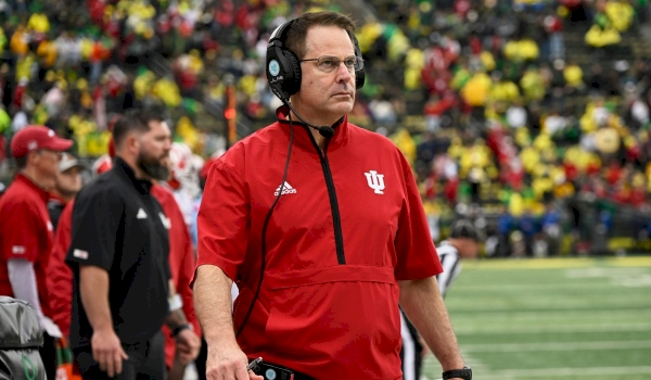 DarrinDonnelly's tweet image. “If you keep your nose down in life and keep working, anything is possible.” – Curt Cignetti amzn.to/4ezHBUn