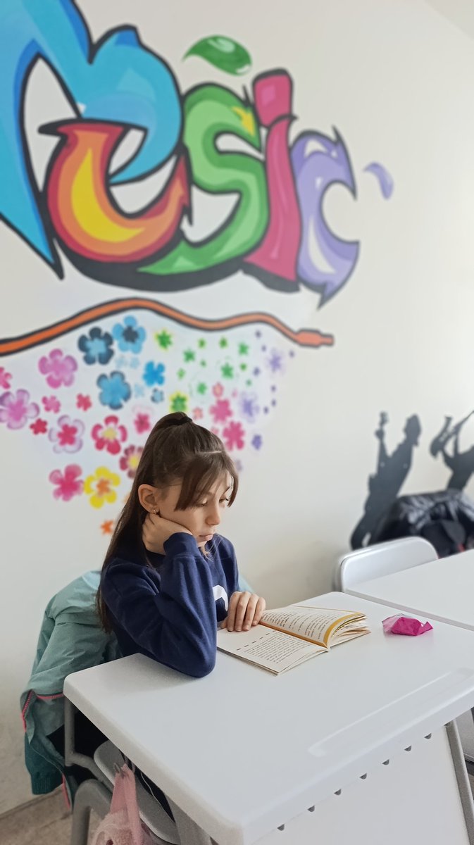 Kitap sevgisiyle dolup taşan minikler..😍📚📚 #gsbkışkulübü