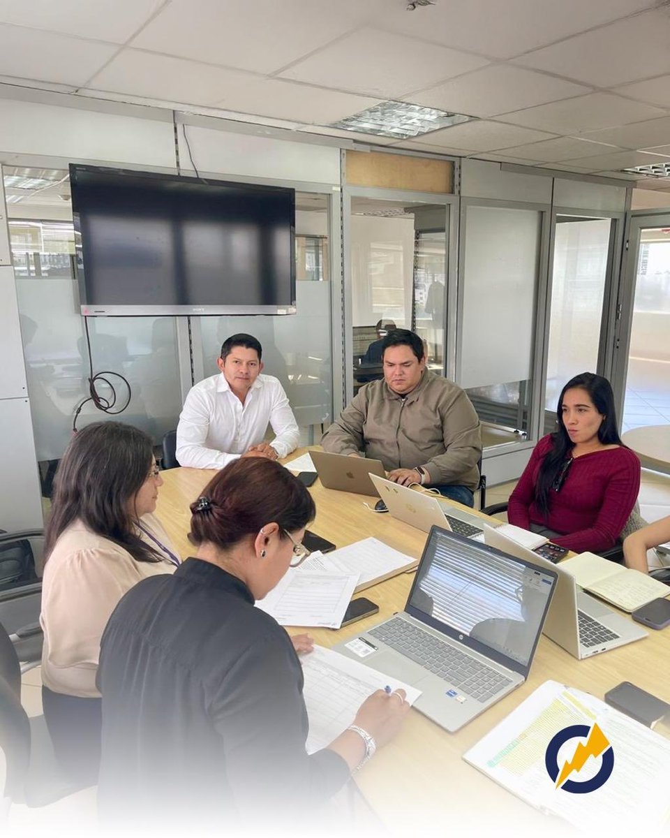 Hemos retomamos las mesas técnicas con el Ministerio de Trabajo para revisar los avances en la clasificación del régimen laboral de los compañeros alcanzados por la sentencia 1788-2024-EP.

Seguimos firmes, trabajando con responsabilidad, transparencia y en defensa de nuestros