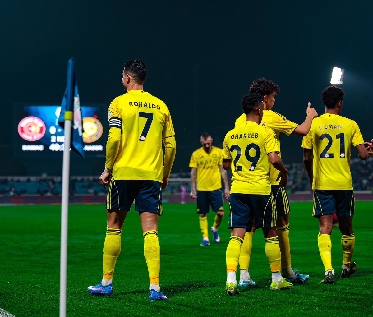 AlNassrFC_EN's tweet image. Presence of greatness, joy of the lead. 💛