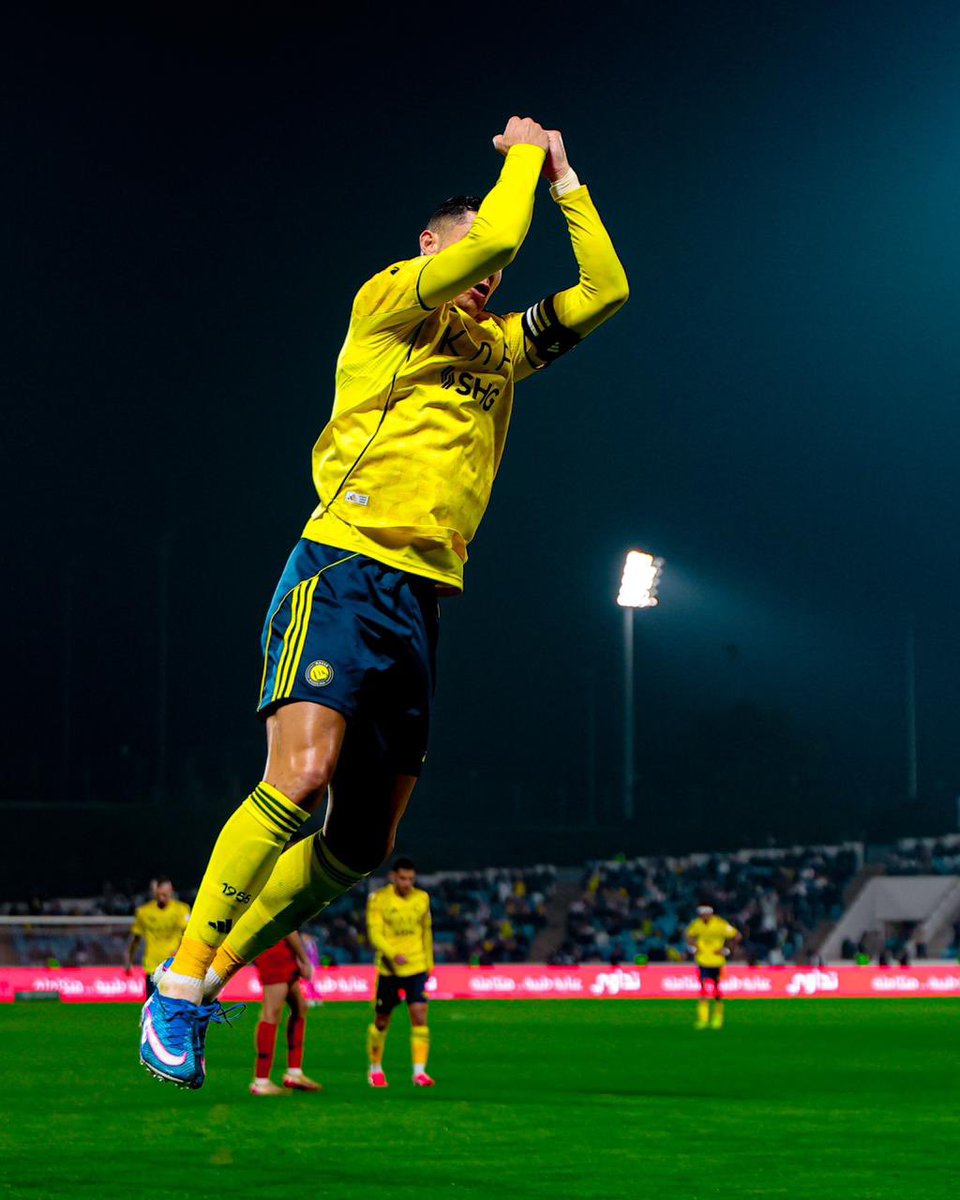 AlNassrFC_EN's tweet image. Presence of greatness, joy of the lead. 💛