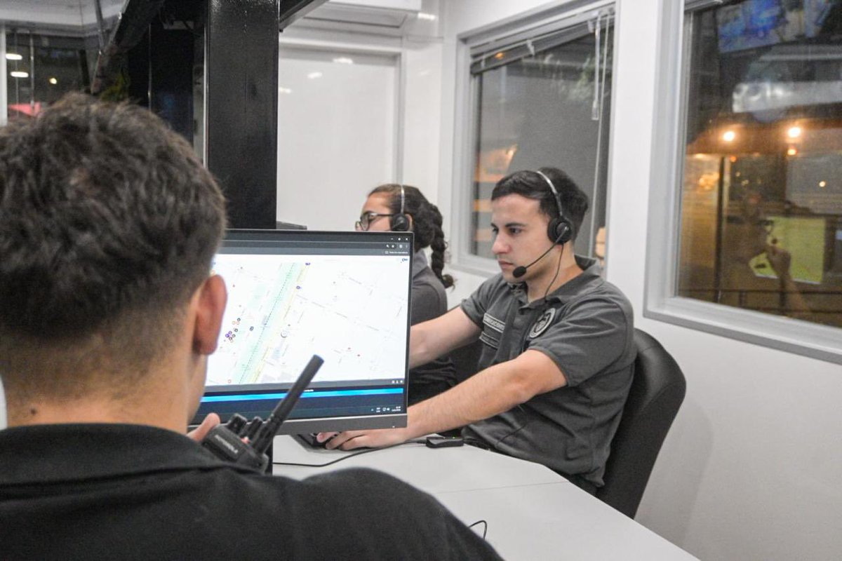 ✅Con mas de 700 asistencias, debutó el 911 Halcón en Jesús María

🔹Desde el Ministerio de #Seguridad se informa que a partir de la disposición del flamante 911 Halcón para la 60° edición del Festival Nacional de Doma y Folklore de Jesús María, desde la central móvil se brindó