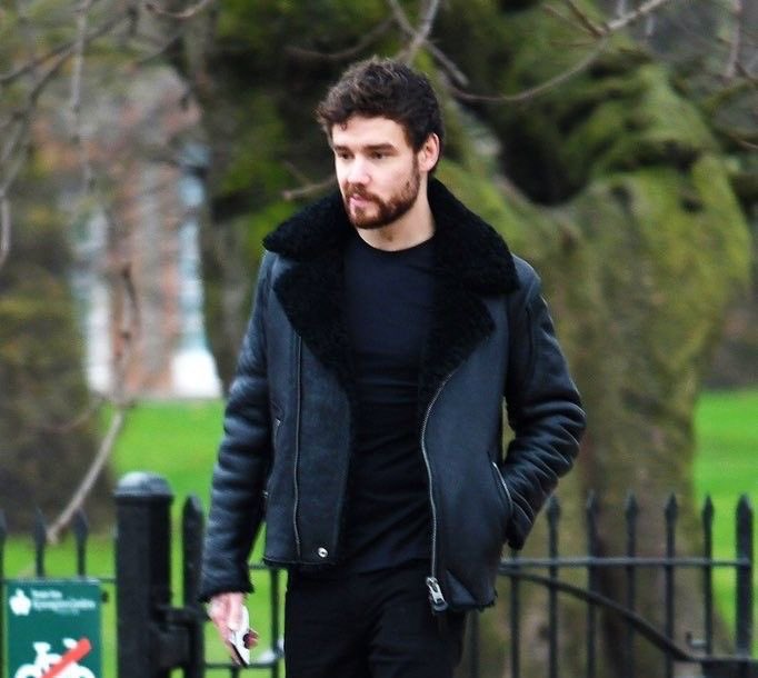 7 years ago, Liam with Geoff in London. ❤️‍🩹