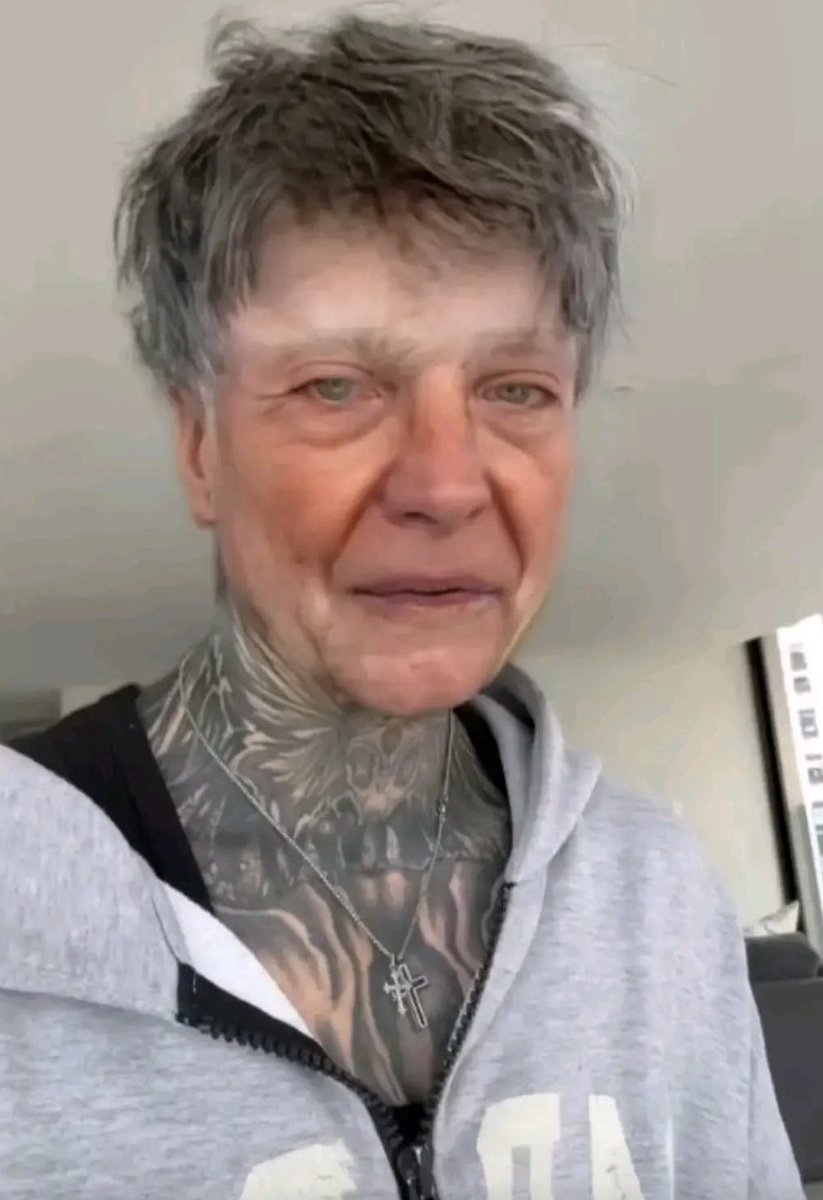 Mamá el abuelo le está diciendo “gracias por los subacos” a una planta otra vez