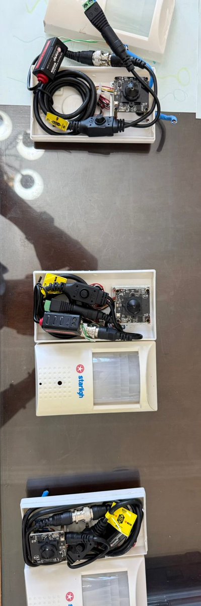 frigeriorogelio's tweet image. Hoy encontramos tres dispositivos de espionaje en mi oficina y en la Secretaría general de la provincia. 

Hicimos las denuncias penales y abrimos las investigaciones internas correspondientes.

En Entre Ríos se terminaron las prácticas oscuras del pasado. La transparencia, la…