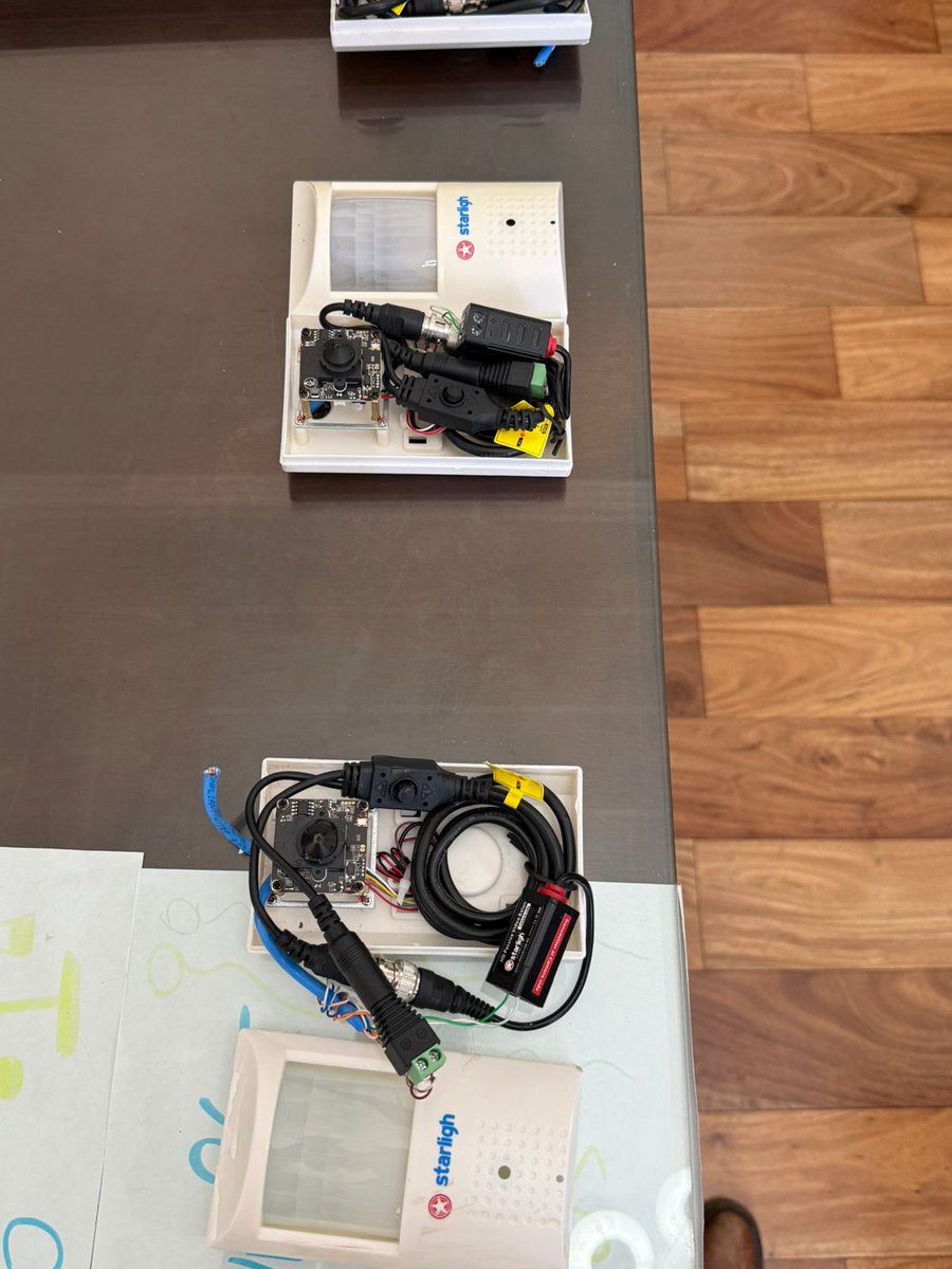 frigeriorogelio's tweet image. Hoy encontramos tres dispositivos de espionaje en mi oficina y en la Secretaría general de la provincia. 

Hicimos las denuncias penales y abrimos las investigaciones internas correspondientes.

En Entre Ríos se terminaron las prácticas oscuras del pasado. La transparencia, la…