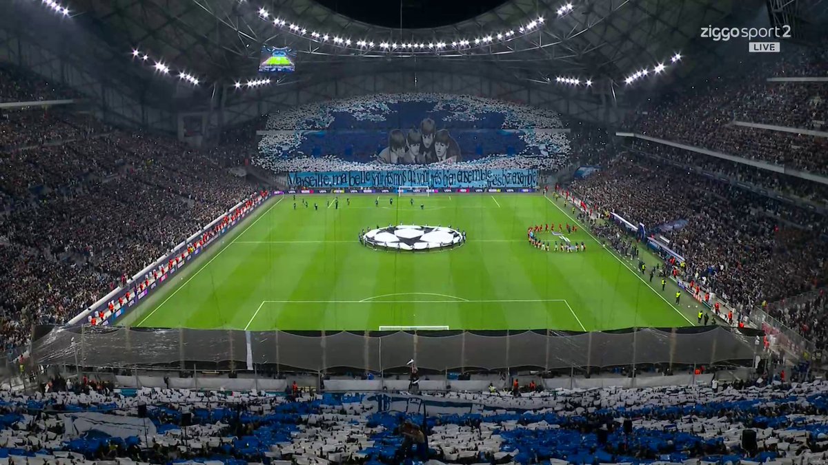 _BeFootball's tweet photo. 𝗠𝗘𝗦𝗗𝗔𝗠𝗘𝗦 𝗘𝗧 𝗠𝗘𝗦𝗦𝗜𝗘𝗨𝗥𝗦 : 𝗟𝗘 𝗩𝗘́𝗟𝗢𝗗𝗥𝗢𝗠𝗘 𝗖𝗘 𝗦𝗢𝗜𝗥 🤩🌋

LES TIFOS SONT EXTRAORDINAIRES : LE PLUS GRAND PUBLIC D'EUROPE 🎇🎆 https://t.co/xCrkIKDkRc