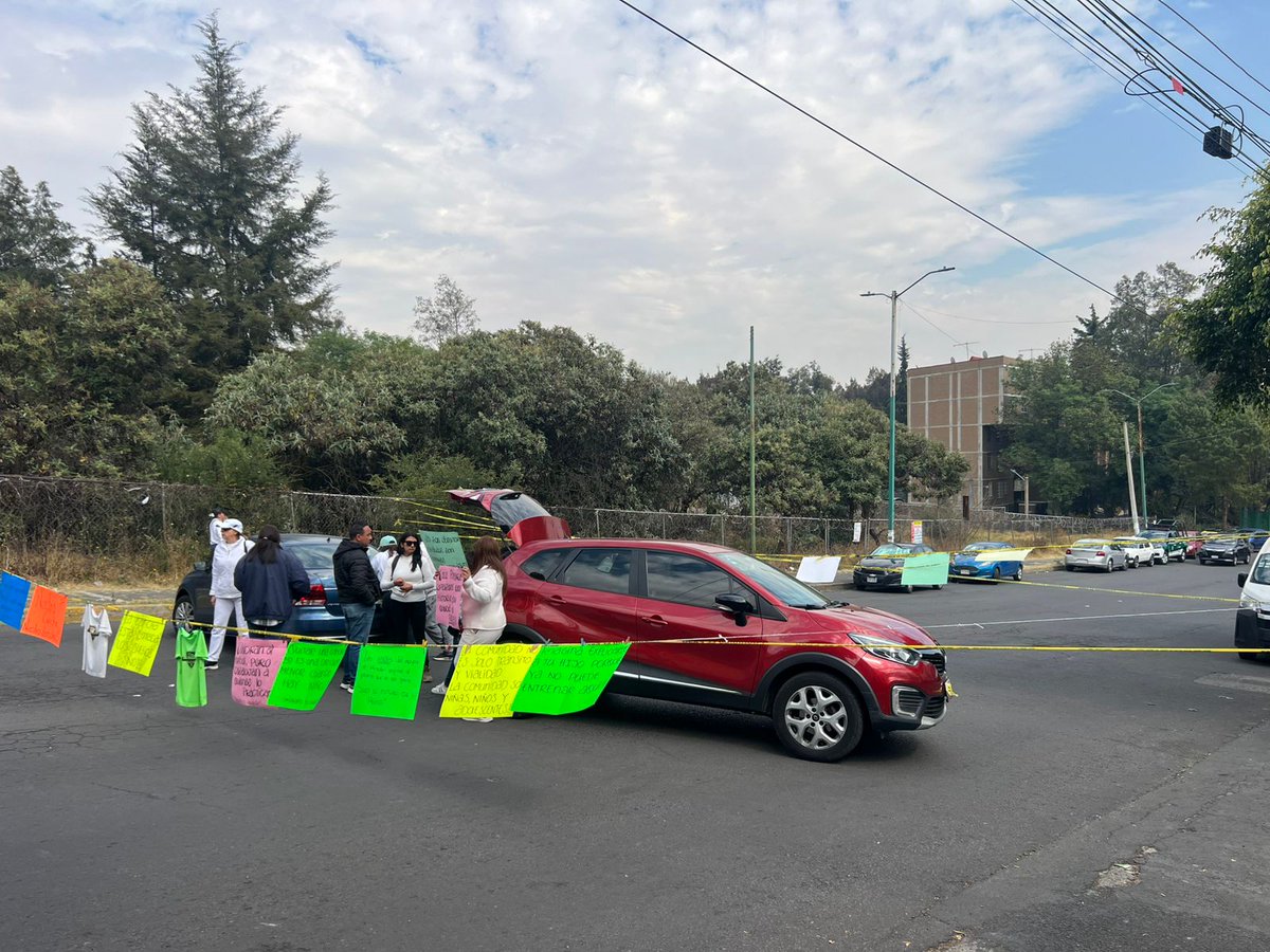 gallepersu's tweet photo. Bloqueo en CEFORMA, la comunidad pide replantear el proyecto del cablebus. 

@asilascosasw @AztecaNoticias @ https://t.co/Fyqs7sHk5T