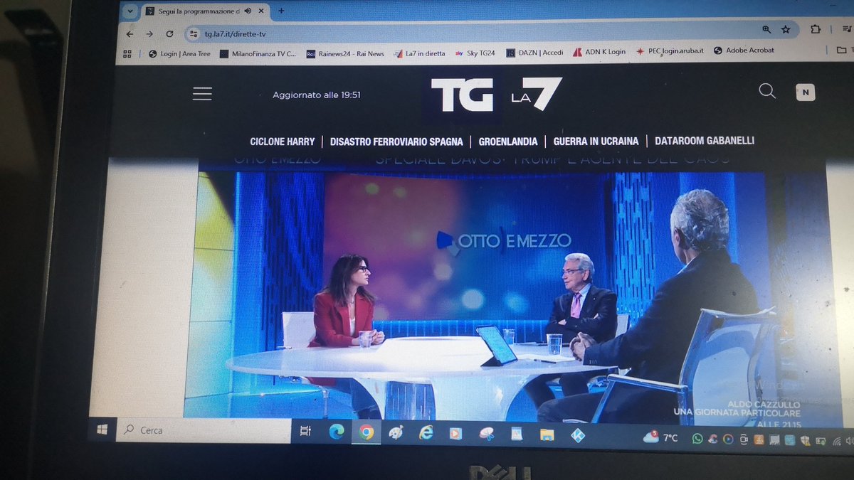 #Gruber a Davos, rifà l'inviata dopo 20 anni di salotto TV.

E a Davos scoppia un incendio. 

Svizzera sfortunata dopo la strage di capodanno di #LeCostellation, Lilly evacuata e inviata dimezzata.

#ottoemezzo quindi è telefono-diretta da entità Gruber no-foto ma stessa logorrea