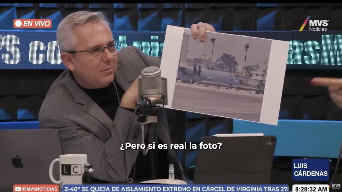 ¡Vaya oso!

La Presidenta de <a href="/AccionNacional/">Acción Nacional</a> en CDMX lleve una foto falsa a la radio nacional.

Tremenda exhibida la que le puso <a href="/arturoavila_mx/">Arturo Ávila.</a> a <a href="/luisag_urena/">Luisa Gutierrez Ureña</a> por inventarse misiles que habría traído a México un avión militar de EUA. 

Hasta <a href="/LuisCardenasMx/">LuisCardenasMX</a> tuvo que admitirlo.