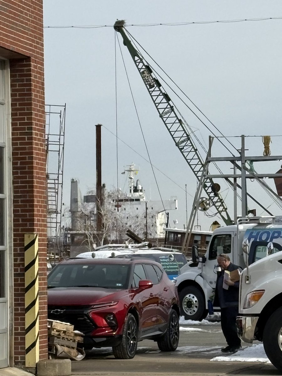 EricWiberg's tweet image. GLBS HERO Bulk ship 64,000 DWT 3 weeks out of Chile with road salt for Boston in background in the Chelsea Massachusetts waterfront.