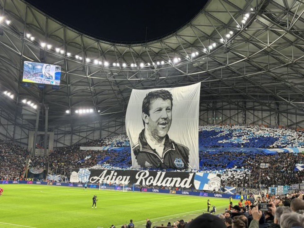« 𝗔𝗗𝗜𝗘𝗨 𝗥𝗢𝗟𝗟𝗔𝗡𝗗 ! » 🕊️💙🤍

LE VÉLODROME EST AU NIVEAU LIGUE DES CHAMPIONS CE SOIR !!! 🤩

📸 <a href="/TBonnavent/">Thomas Bonnavent</a>
