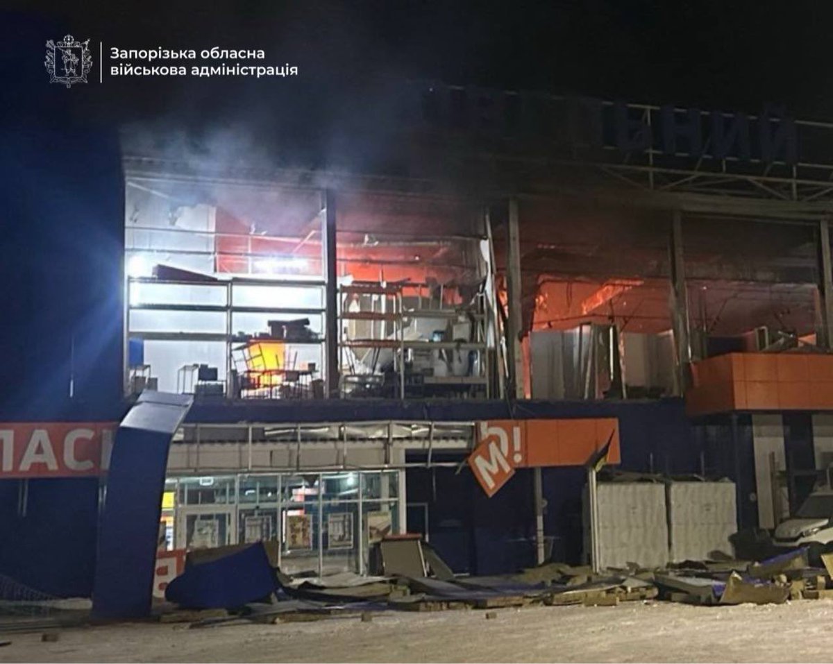 🤬 A drone atruck a shopping center in Zaporizhzhia: it also hit the parking lot, — OVA Chairman Fedorov