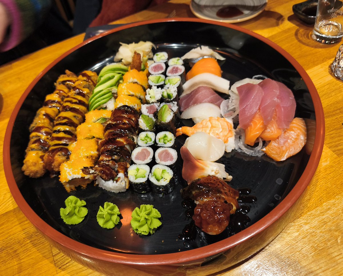 Guten Freunden gibt man ein bisschen sushi
<a href="/crazydegulady/">Verrückte Degulady</a> 
<a href="/diekatzlei/">Die Katzlei</a>