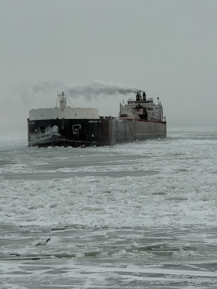 #BZ to USCGC Neah Bay for conducting a direct assist today on #LakeErie 

Neah Bay provided help to the M/V American Spirit that was transiting the #GreatLakes &amp; escorted the vessel to its destination in Toledo, OH.

#IceBreaking #VesselSafety #SemperParatus https://t.co/CmzwFpZhxd