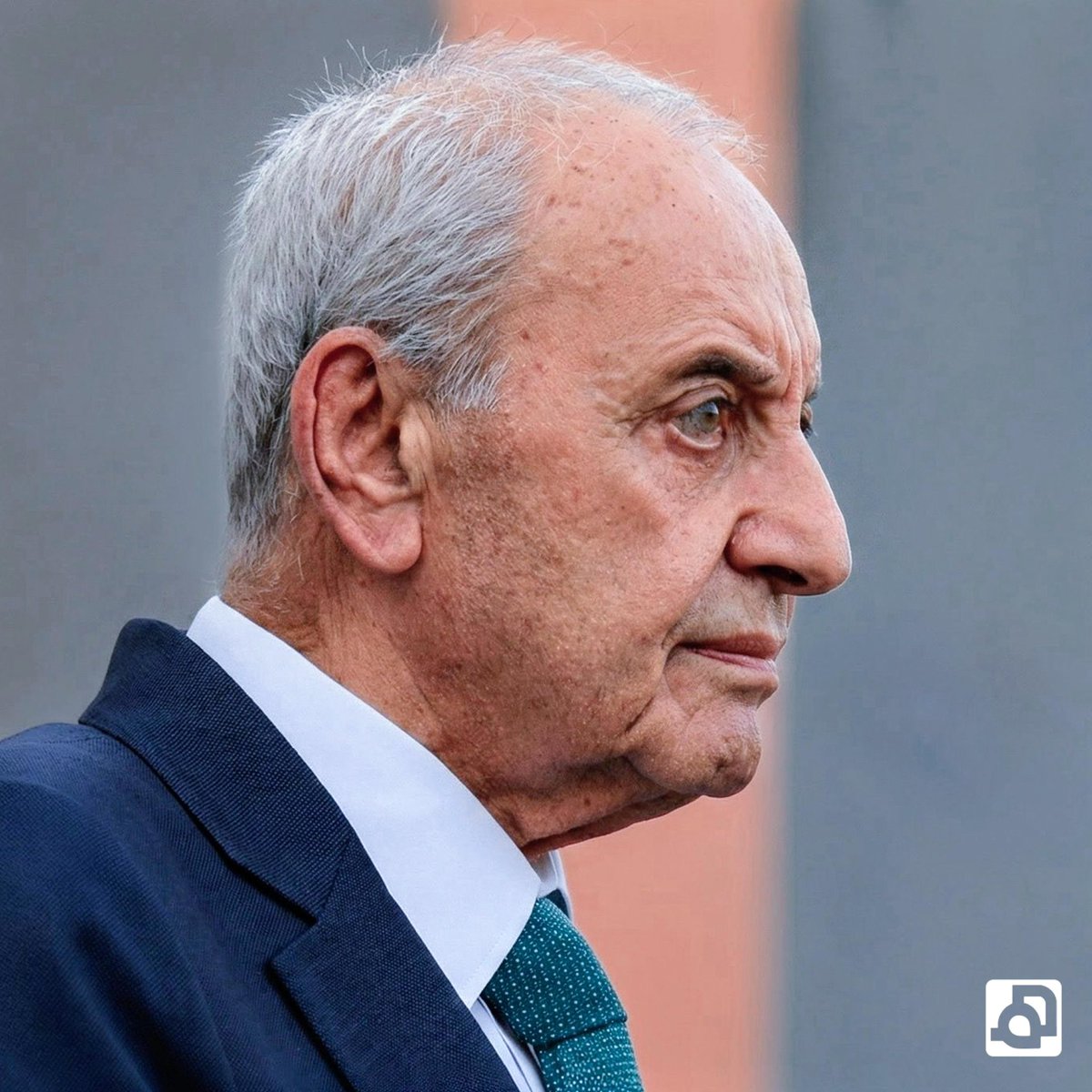 الرئيس نبيه بري وتعليقاً على العدوان الاسرائيلي أكتفى بالقول :  لم يعد يجدي لبنان واللبنانيين بيانات الشجب والإدانة ، ما ينقذ لبنان ويحرر أرضه ويحصنه في مواجهة العدوانية الإسرائيلية الوحدة الوطنية ، الرحمة للشهداء والشفاء العاجل للجرحى الذين سقطوا اليوم لا سيما الاعلاميون منهم .