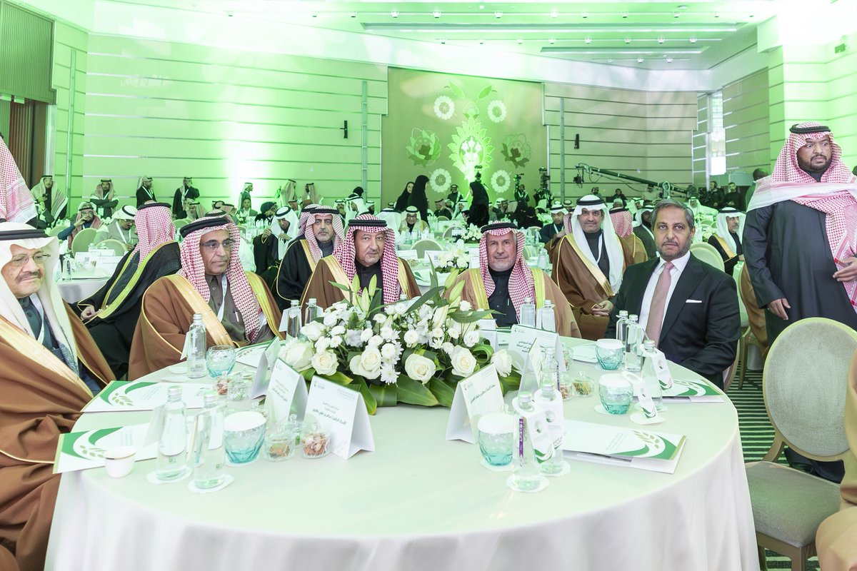 #الرياض | معالي نائب وزير الخارجية #وليد_الخريجي <a href="/W_Elkhereiji/">وليد الخريجي</a> يشارك في حفل تكريم شركاء النجاح من الداعمين وكبار المتبرعين والمانحين والجهات المتعاونة مع مركز الملك سلمان للإغاثة والأعمال الإنسانية.

🔗 spa.gov.sa/N2495505