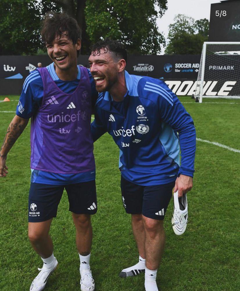 susanboylestea1's tweet photo. are they in love for real pls be honest with me I can take the truth #lames https://t.co/8V4MzW0y3A