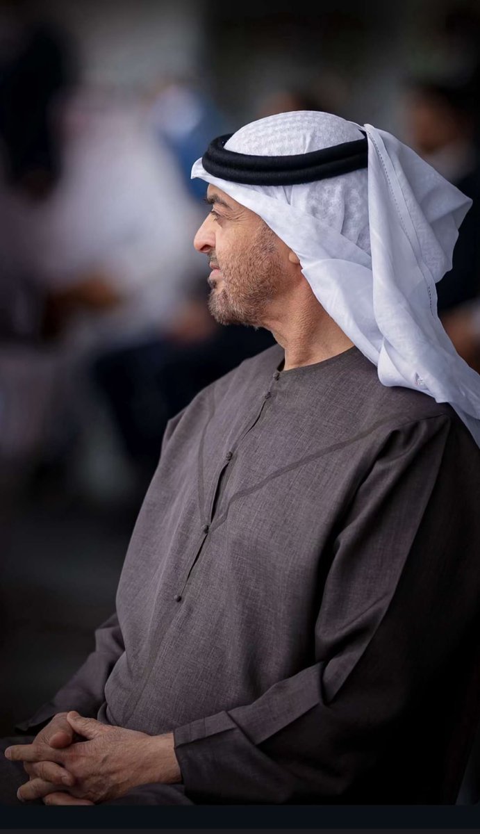 دافعوا عنه بعقولكم وقلوبكم 
لا تسمعوا فيه قولاً ..
احثوا في وجه من يشكك ويسيء إليه 
واخيراً لا تنسونه من دعاءكم ..♥️
#محمد_بن_زايد_عزنا_وفخرنا  🇦🇪