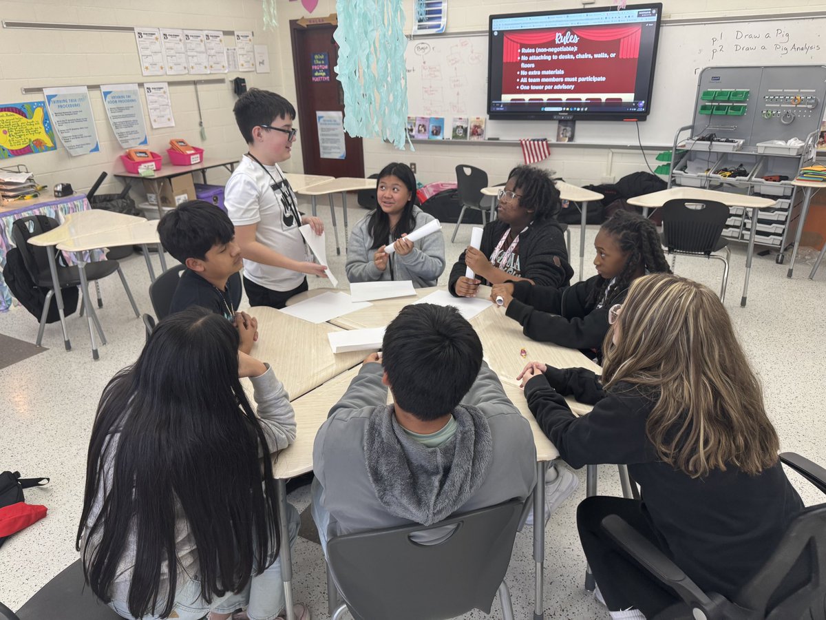 Bulldog Build Challenge during advisory!