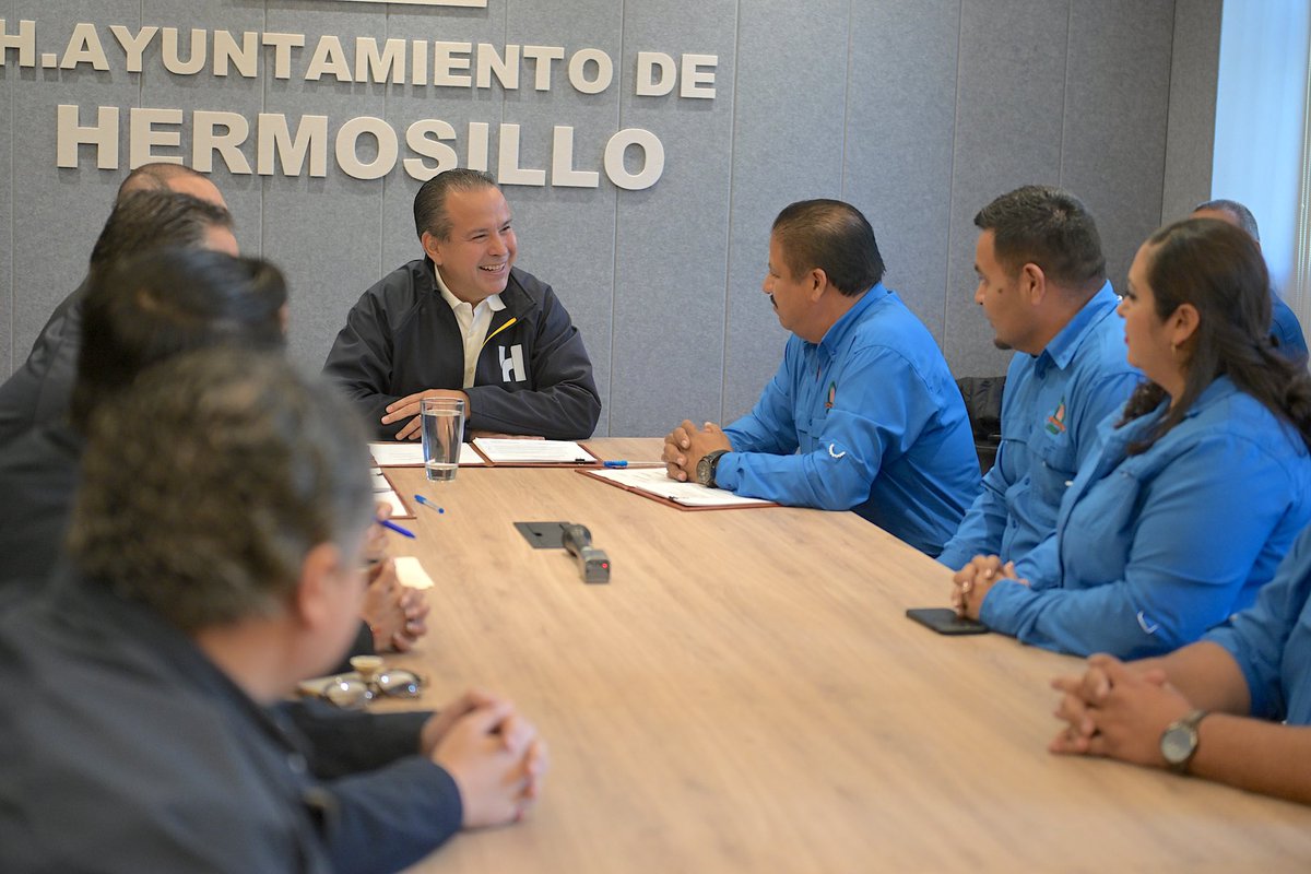 Esta semana firmamos el Convenio Colectivo con el Sindicato Único de Trabajadores del Ayuntamiento de Hermosillo, refrendando nuestro compromiso con condiciones laborales dignas para las y los servidores públicos. 🫱🏼‍🫲🏾

Seguimos #TransformandoHermosillo.