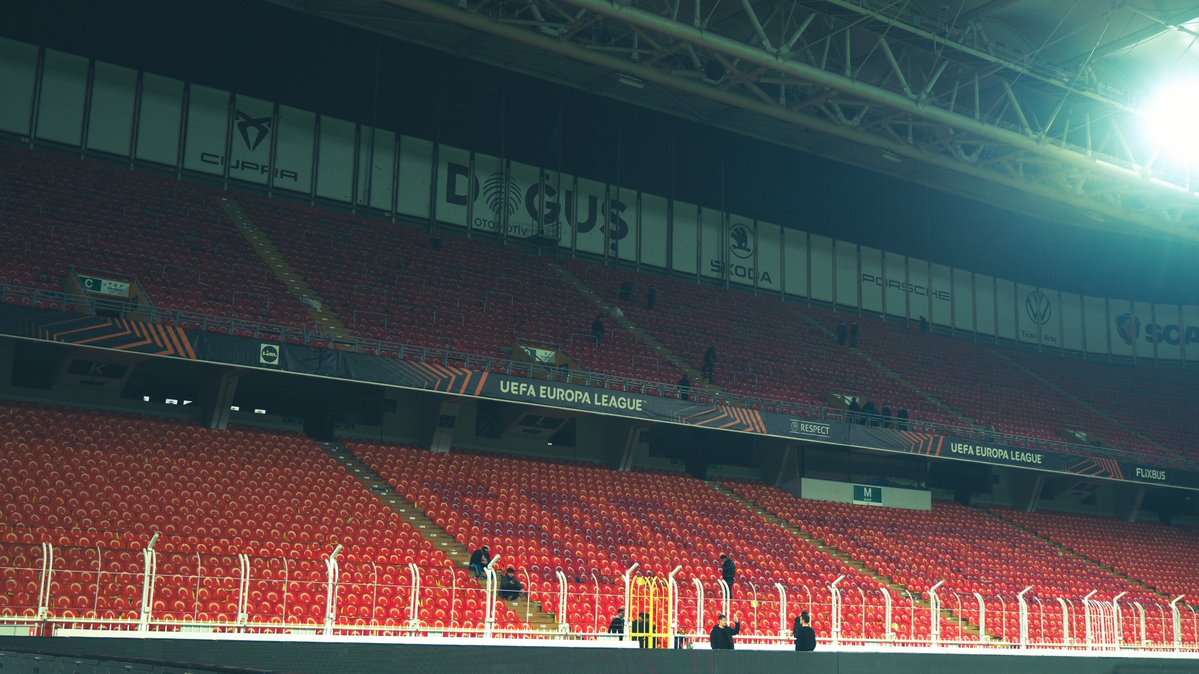 gencfborg's tweet image. EN KIYMETLİMİZ,
TEK VAZGEÇİLMEZİMİZ! 🇹🇷 

Uefa Avrupa Ligi’nde Aston Villa karşılaşması öncesinde Şükrü Saraçoğlu’nda tüm koltuklara şanlı Türk Bayrağımızı yerleştirmiş bulunmaktayız.

Maça gelecek olan tüm taraftarlarımızın, sadece koltuklarında yer alan bayrakları temin…