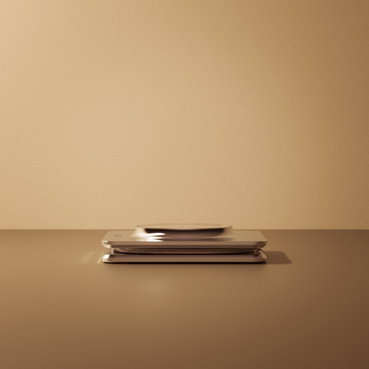 Coming soon.
Charging, reduced to its essentials.
The Yoyo Charger is a compact, portable wireless charging object designed to bring clarity to everyday power. Precision machined from anodised aluminium, with a Corning Gorilla Glass charging surface and two MagSafe zones for